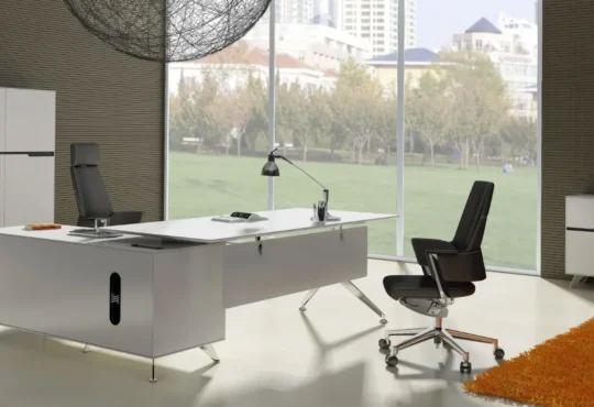 5 Types of Desks to Consider for Your Office